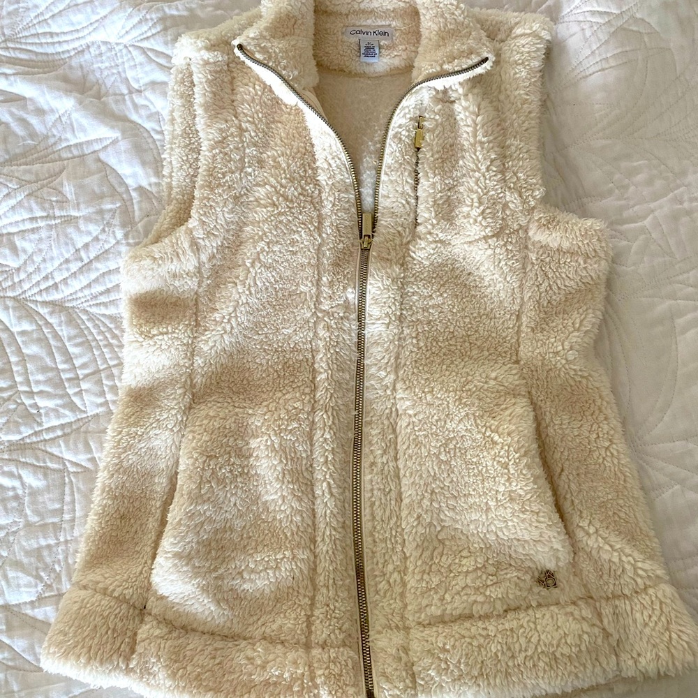 ❄️ Calvin Klein fleece faux sherpa vest Sz. S  warm, cozy and cute.